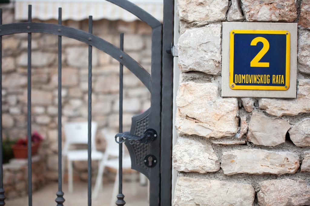 Apartments Baricevic Бол Экстерьер фото