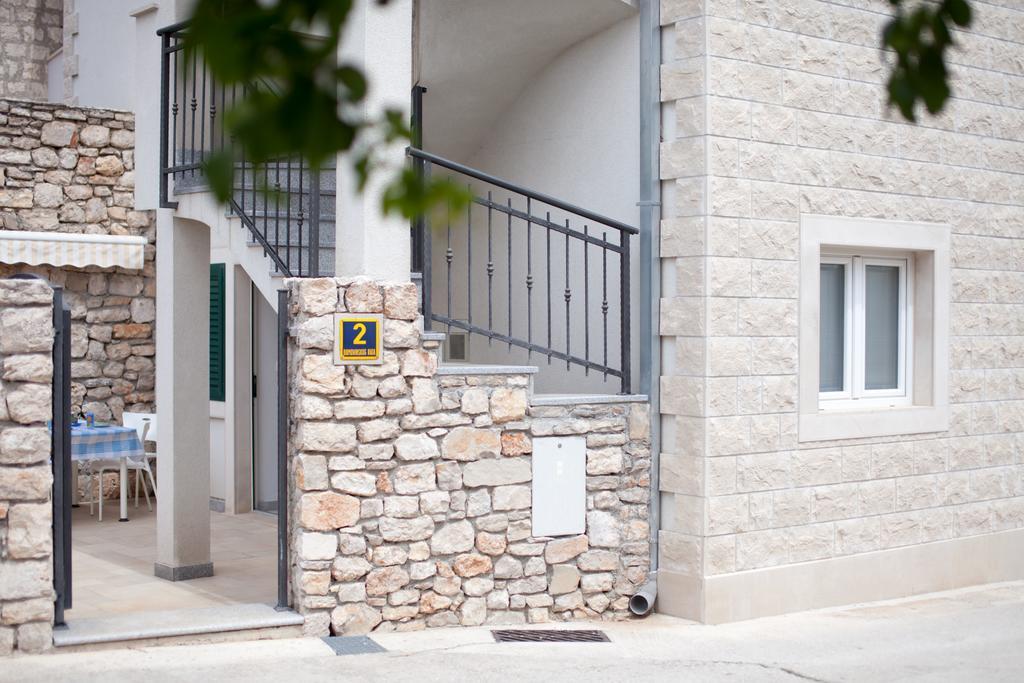 Apartments Baricevic Бол Экстерьер фото